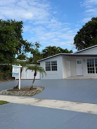 12455 SW 185th Ter Photo 1