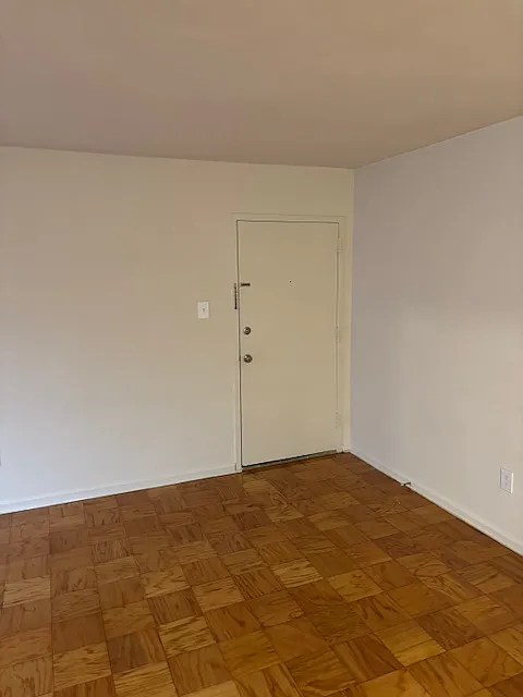 3 bed, 864 sqft, $1,000 — Photo 3