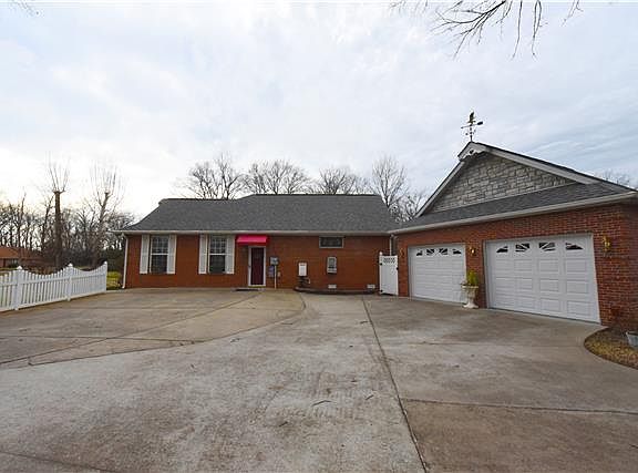 3rd image of 5032 Willowbend Dr