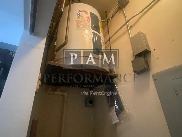 234 N Broadway — Photo 23