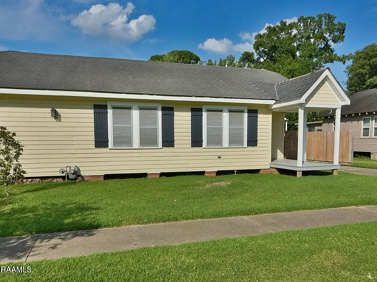 524 Cedar Crest Ct — Photo 1