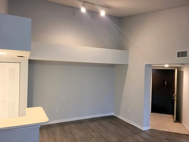 4197 N Haverhill Rd #212 — Photo 3