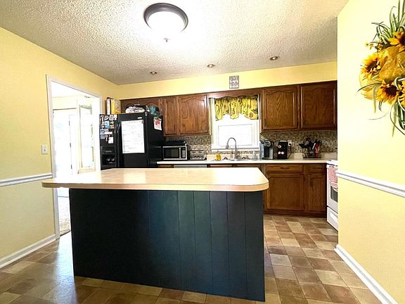 5th image of 147 Celeste Ln