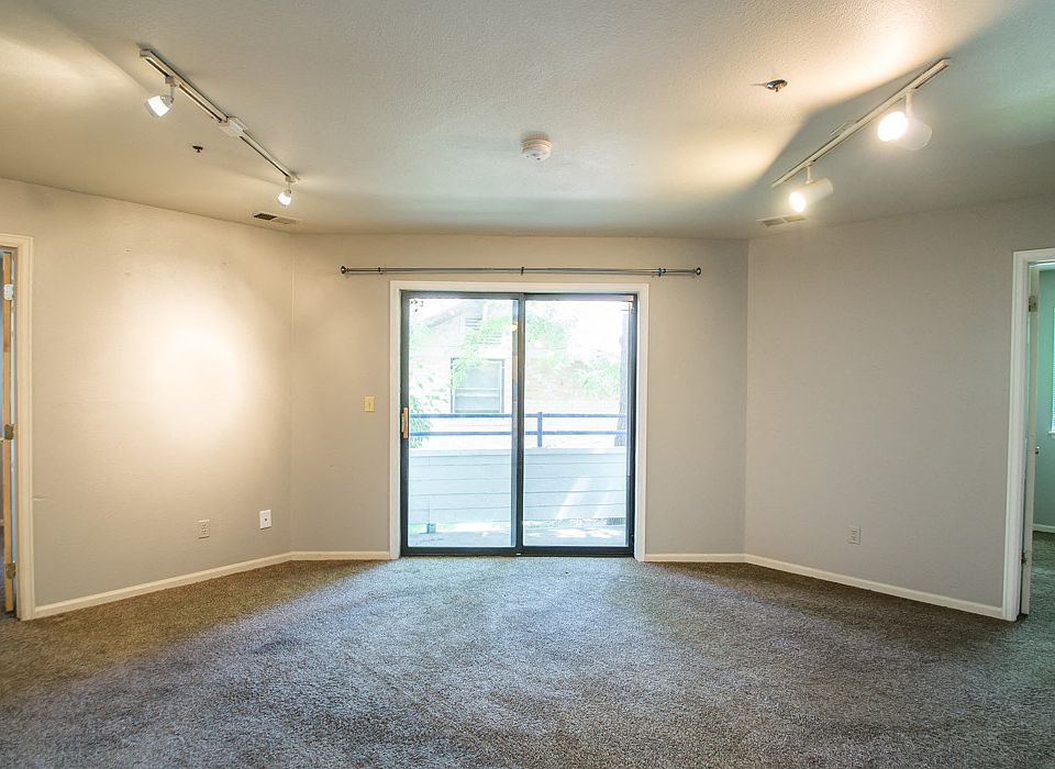 903 18th Street #101 Living Room