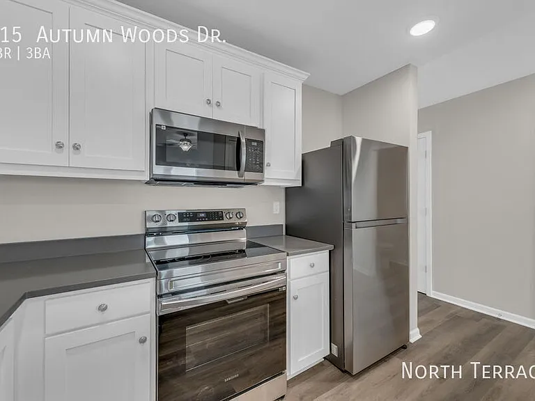 215 Autumn Woods Dr — Photo 1
