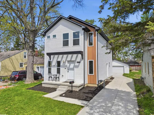 21719 Elizabeth St, Saint Clair Shores, MI 48080