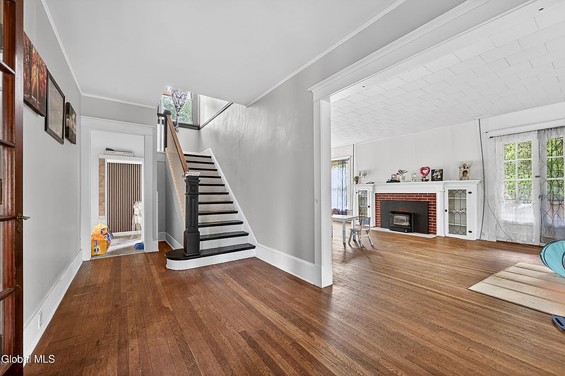 3rd image of 318 E Main Street
