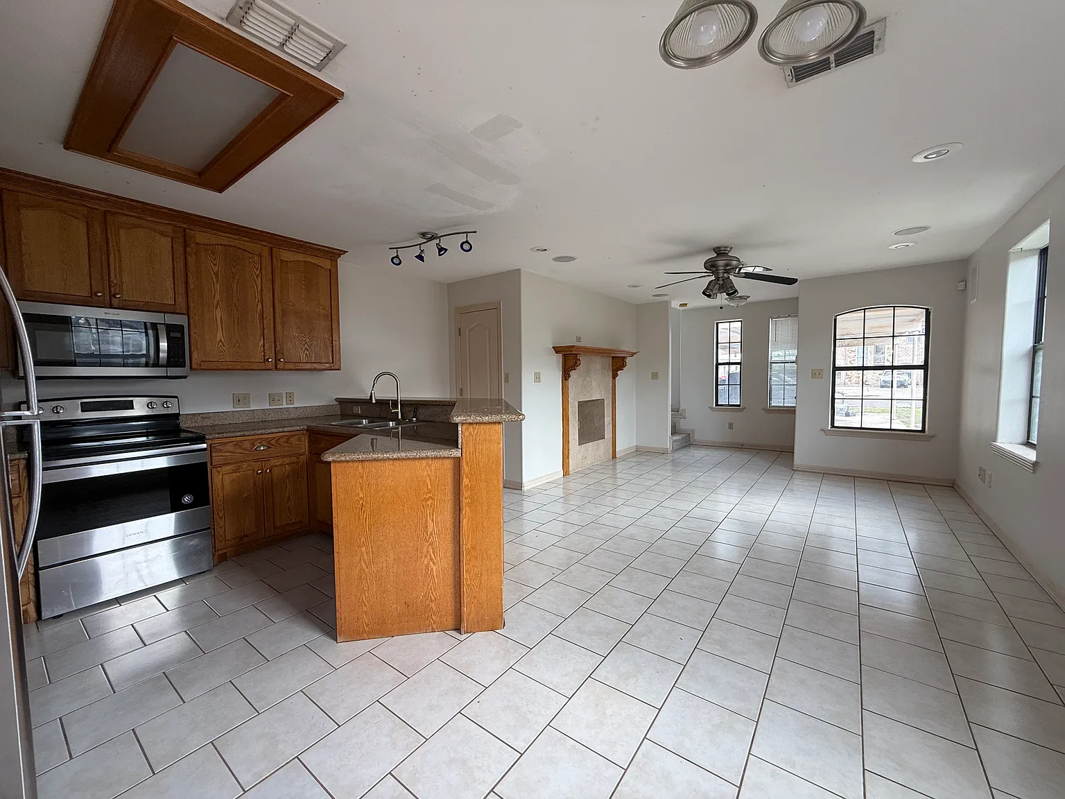 1502 W Kiwi Ave — Photo 4