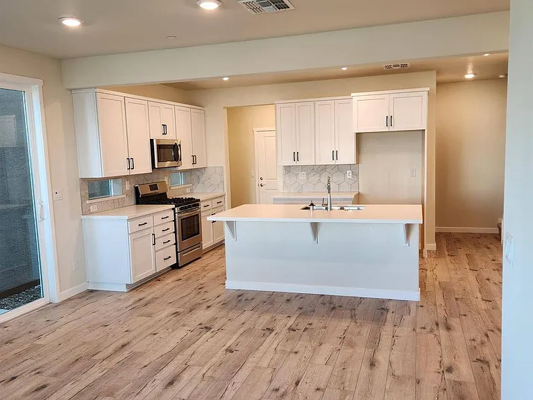 3139 Bobwhite Ct — Photo 3
