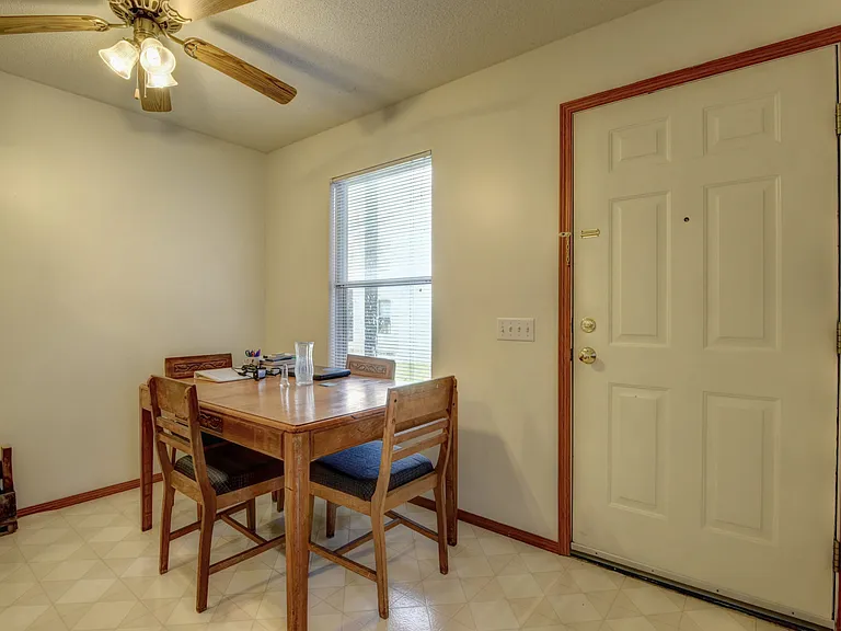 1206 Wesley Ave — Photo 7