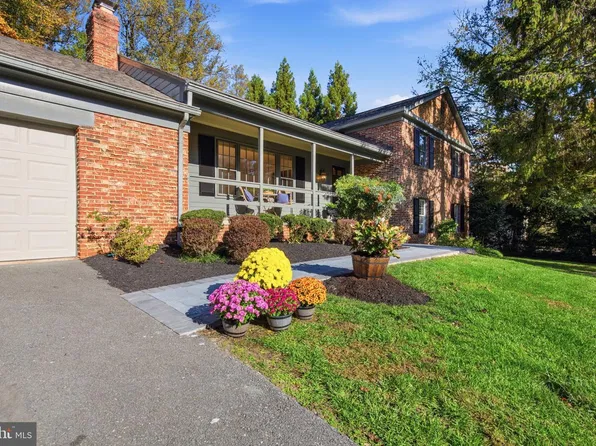 9410 Thrush Ln, Potomac, MD 20854