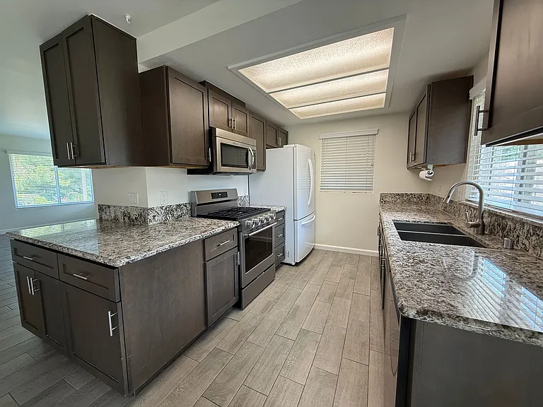 26180 Rainbow Glen Dr — Photo 7