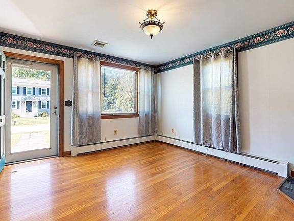 5th image of 16 Clinton St