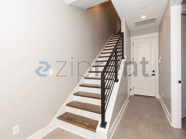 1625 Bridgeton Dr — Photo 4