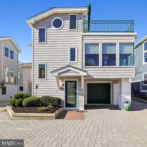 42 W Cape Cod Ln, Brant Beach, NJ, 08008