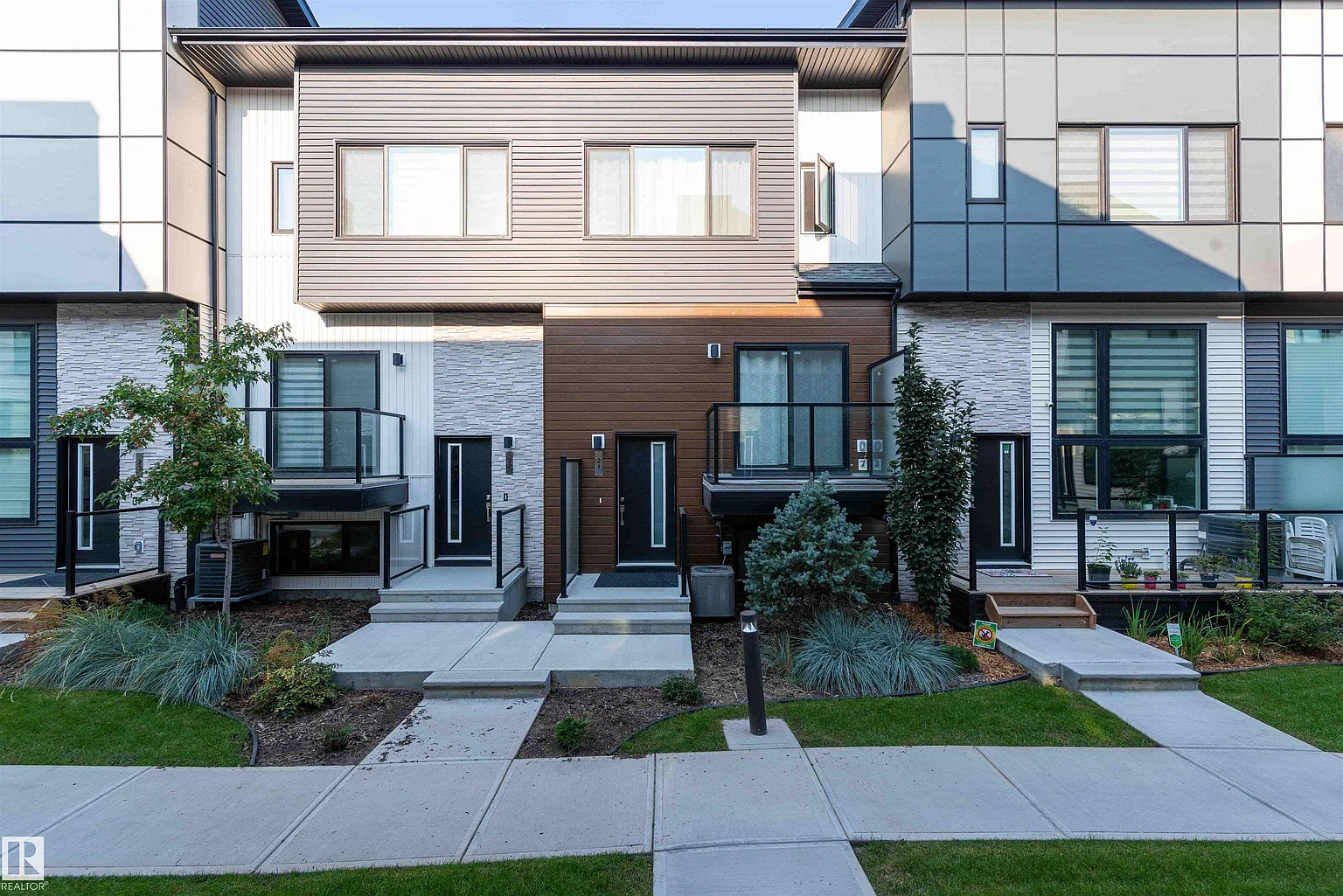 1729 Keene Cres SW #21 photo 1