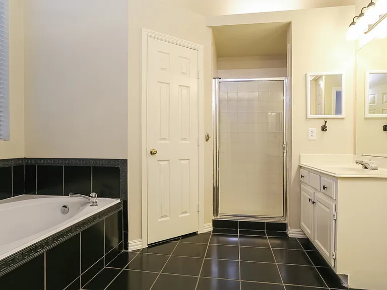 20914 Lake Park Trl — Photo 12
