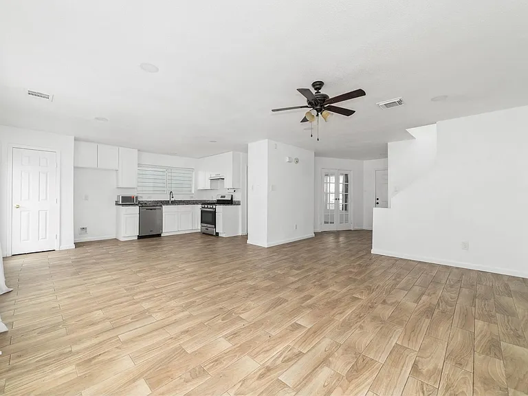 10106 Farrell Dr — Photo 5