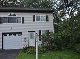 42 Glenbrook Ct, Clifton Park, NY 12065