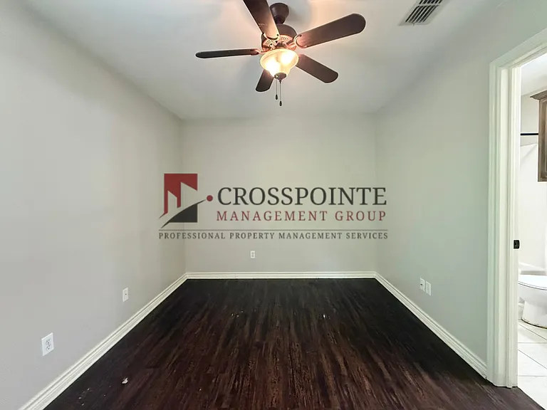 2215 N Palace Ave — Photo 8