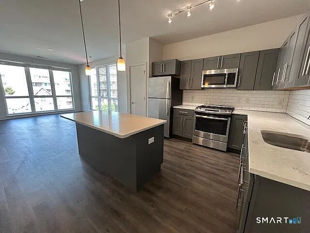 2 bed, 2.0 bath, 1140 sqft, $3,920 — Photo 3