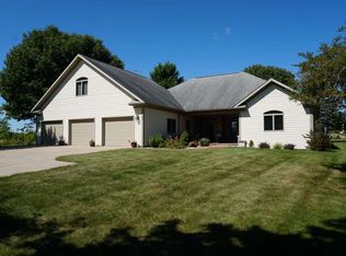 508 Sunset Pl, Charles City, IA 50616