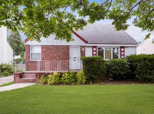 708 Windsor Rd, Uniondale, NY 11553