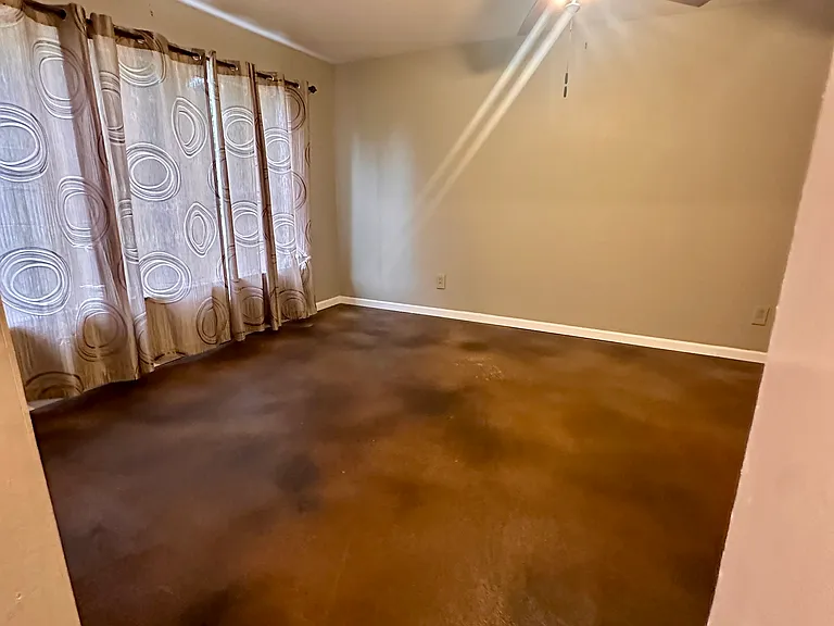 1564 Montclair Cir S — Photo 17