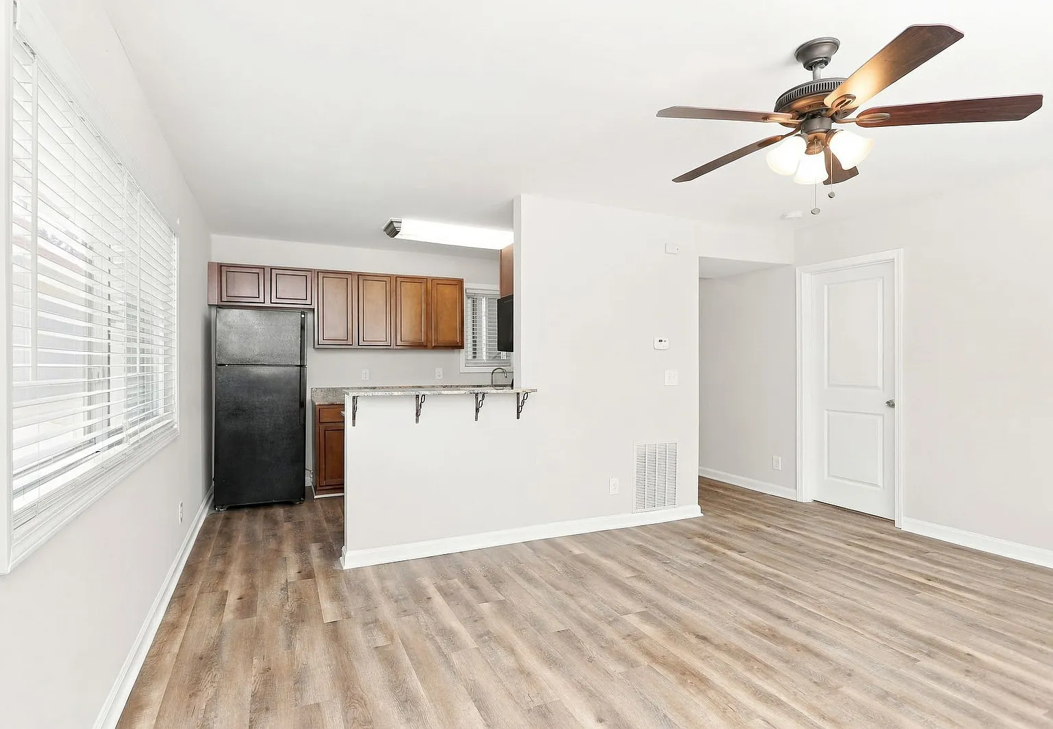 1 bed, 1.0 bath, 600 sqft, $1,295 — Photo 3