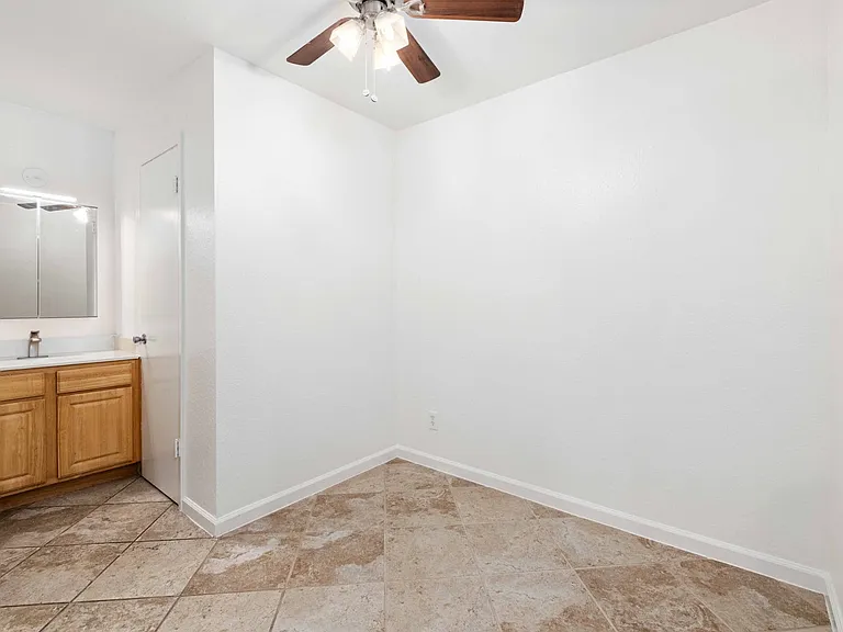 2110 Kinney Ave — Photo 5