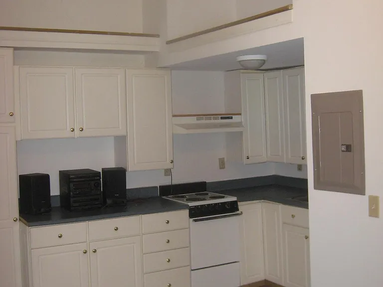 201 E Market St #1 — Photo 3