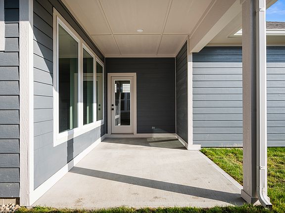 3rd image of 817 Rose Garden Way