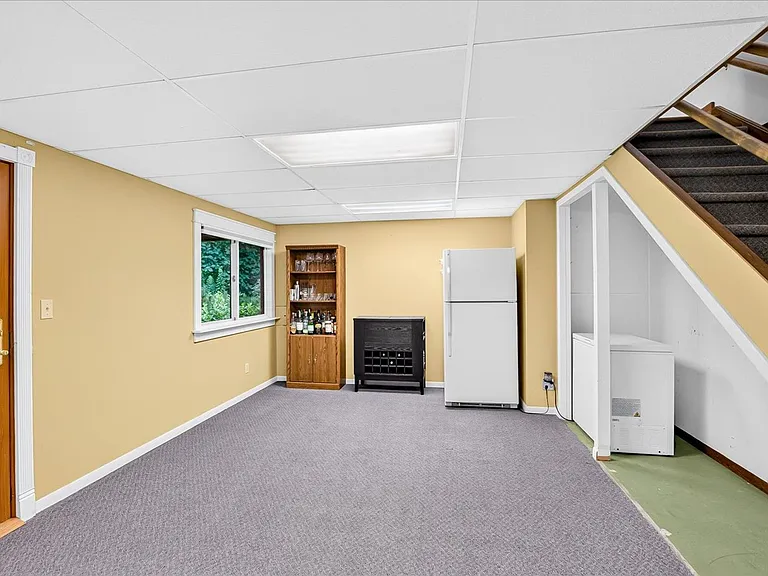 18 Cathy Ct — Photo 36