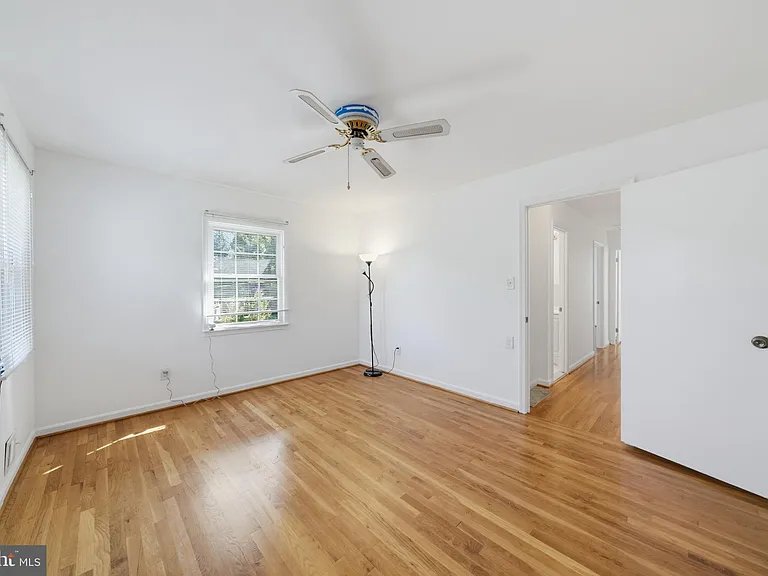 16818 Briardale Rd — Photo 28