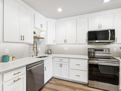 303 East Henry Clay STREET #306, Milwaukee, WI, 53217