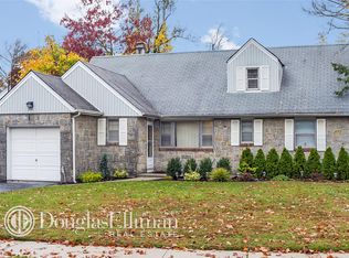 86 Hungry Harbor Rd, Valley Stream, NY 11581