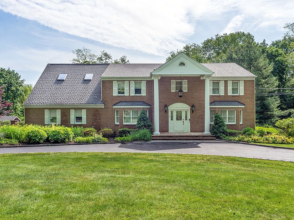 1st image of 7 Ferncote Ln