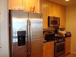 Kitchen w/ granite counter tops and stainless steel appliances