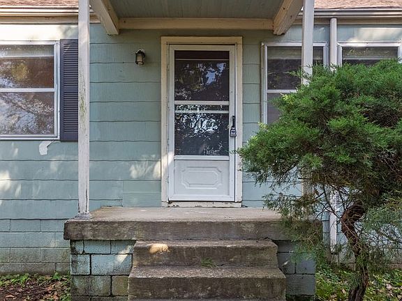 3rd image of 4104 Kimbark Dr