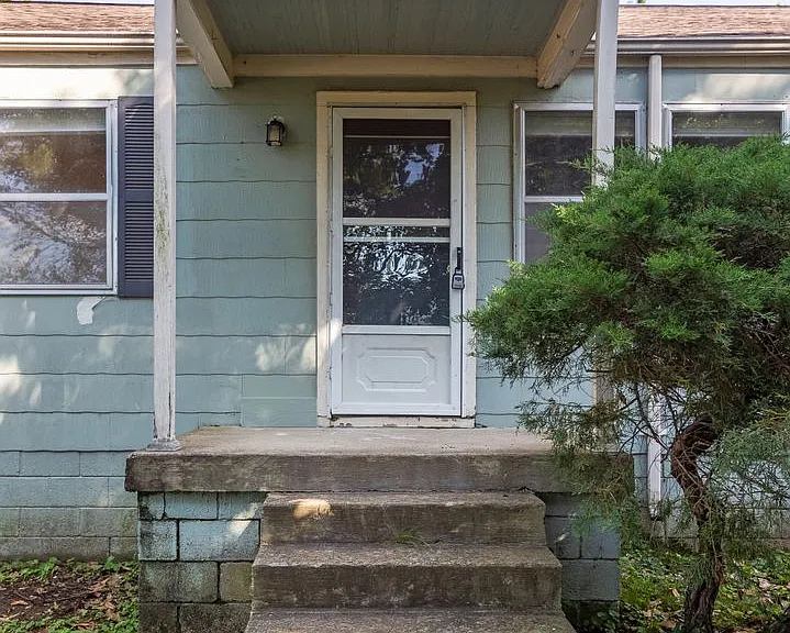 4104 Kimbark Dr — Photo 3