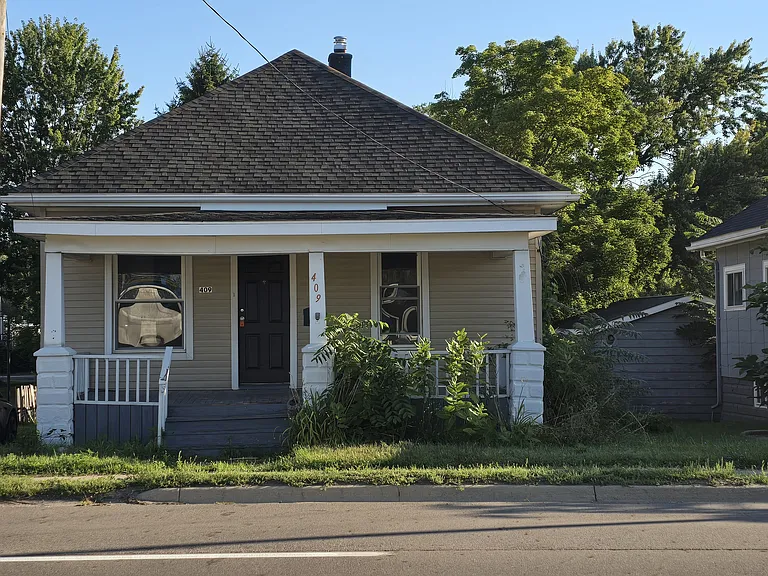 409 Corunna Ave — Photo 1