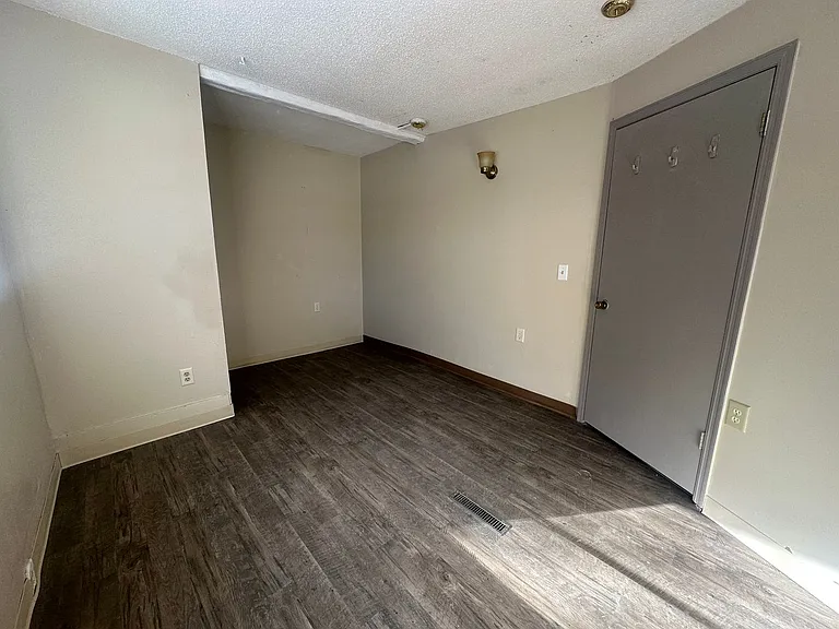 727 Washington St — Photo 31
