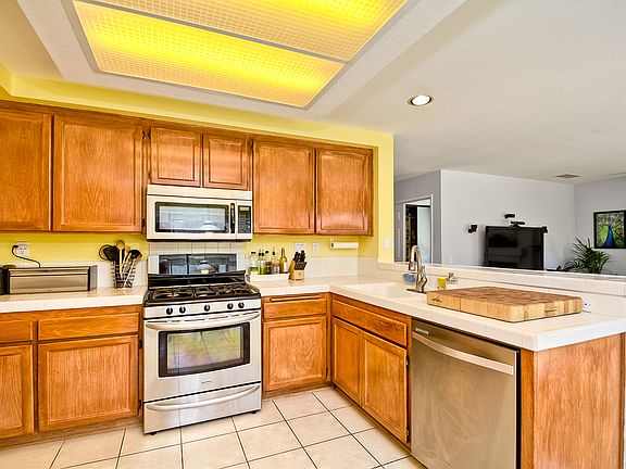 3rd image of 702 Avenida Amigo
