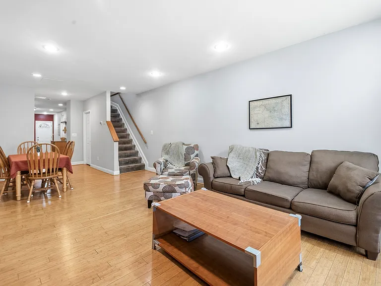 2040 Orleans St — Photo 3