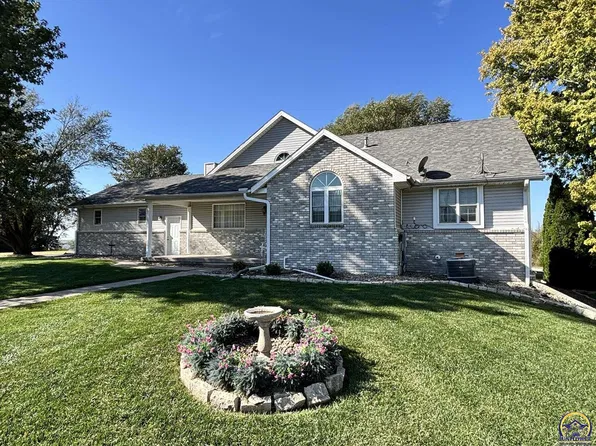 92 Lakeshore Dr, Marion, KS 66861