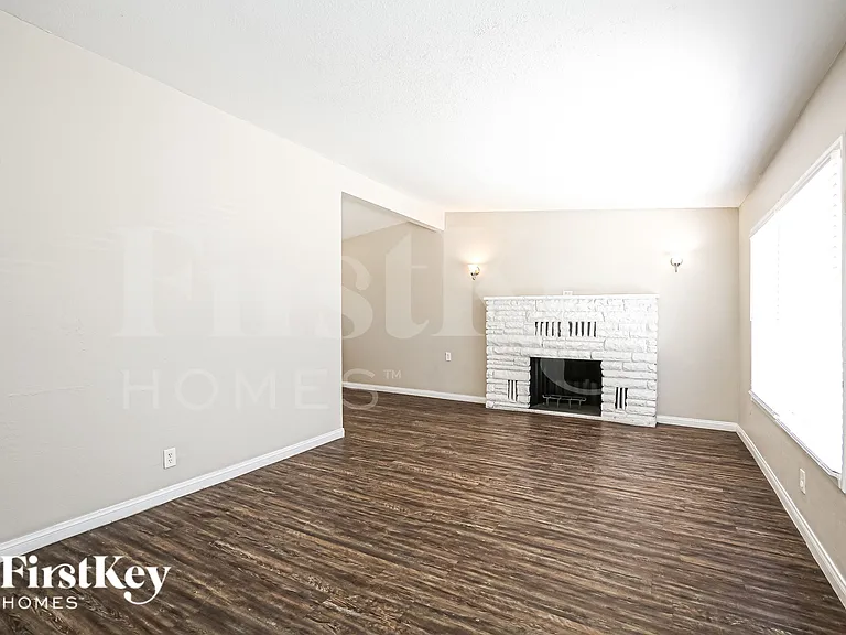 2317 Hassett Ave — Photo 5