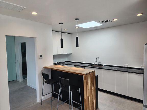 4th image of 3114 W Victory Blvd APT A