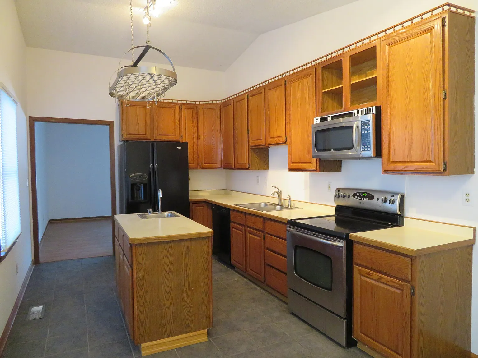 3 bed, 1500 sqft, $2,000 — Photo 2