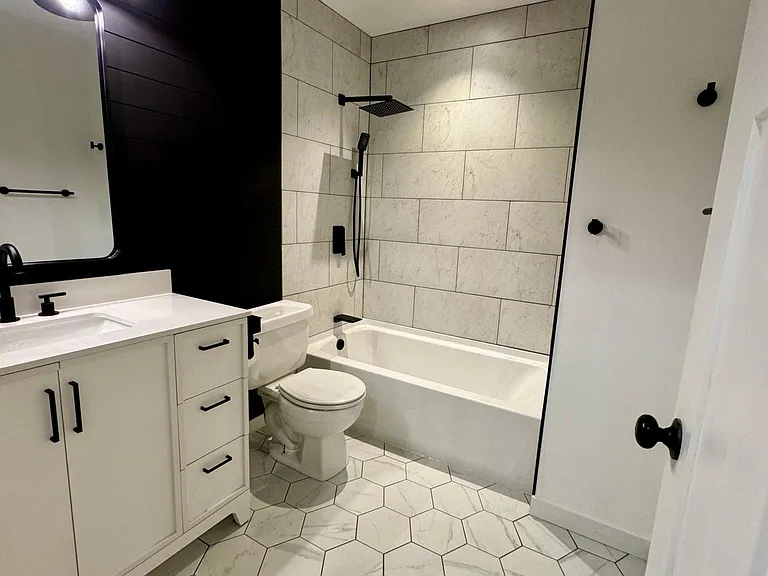 1051 E Broad St — Photo 16