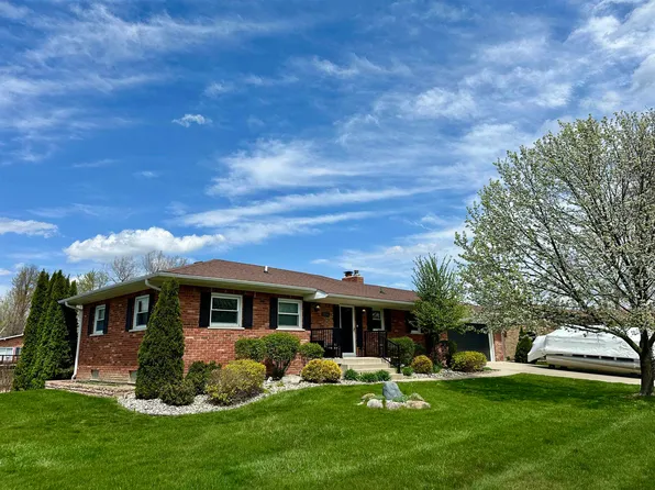 2490 Golden Shores Ct, Fenton, MI 48430